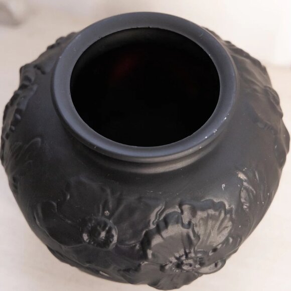 Vintage Tiffin Medium Black Amethyst Matte Glass Poppy Vase - Picture 4 of 5